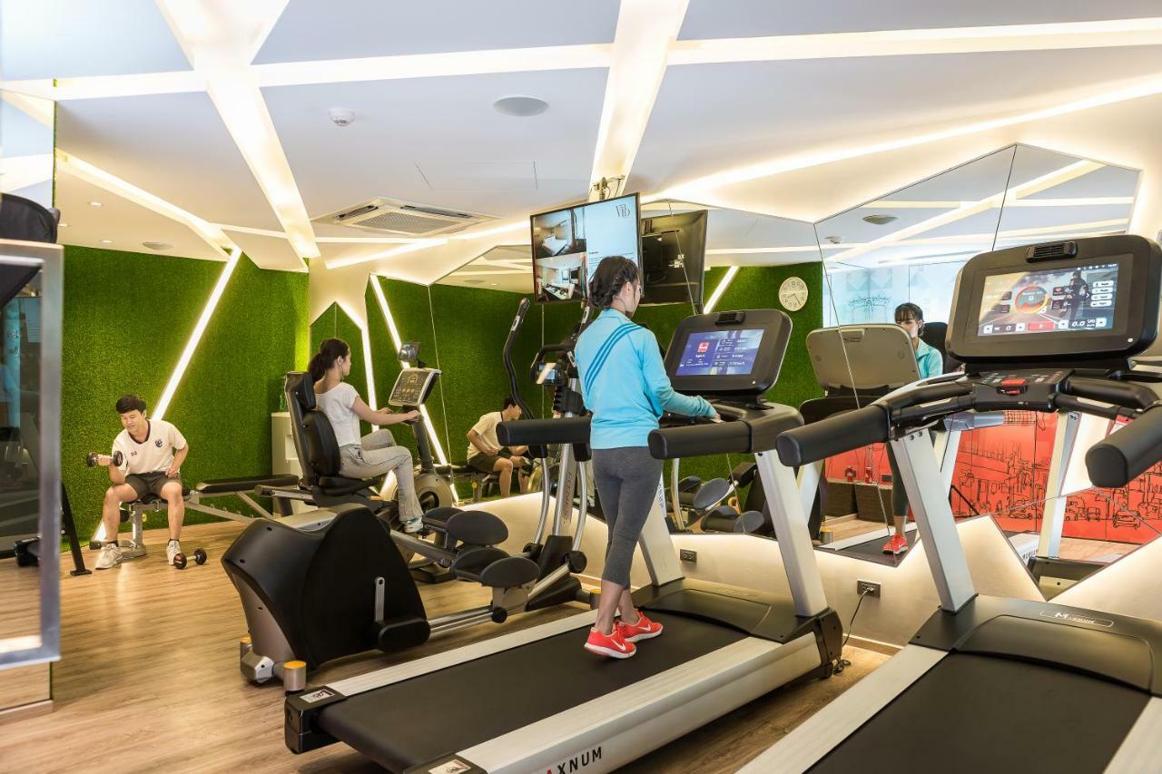 Vib Western Sanam Pao Khách sạn